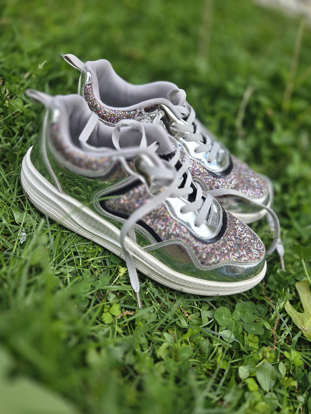 Shiny women's sneakers, size 9.5
